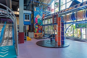 Super play structure